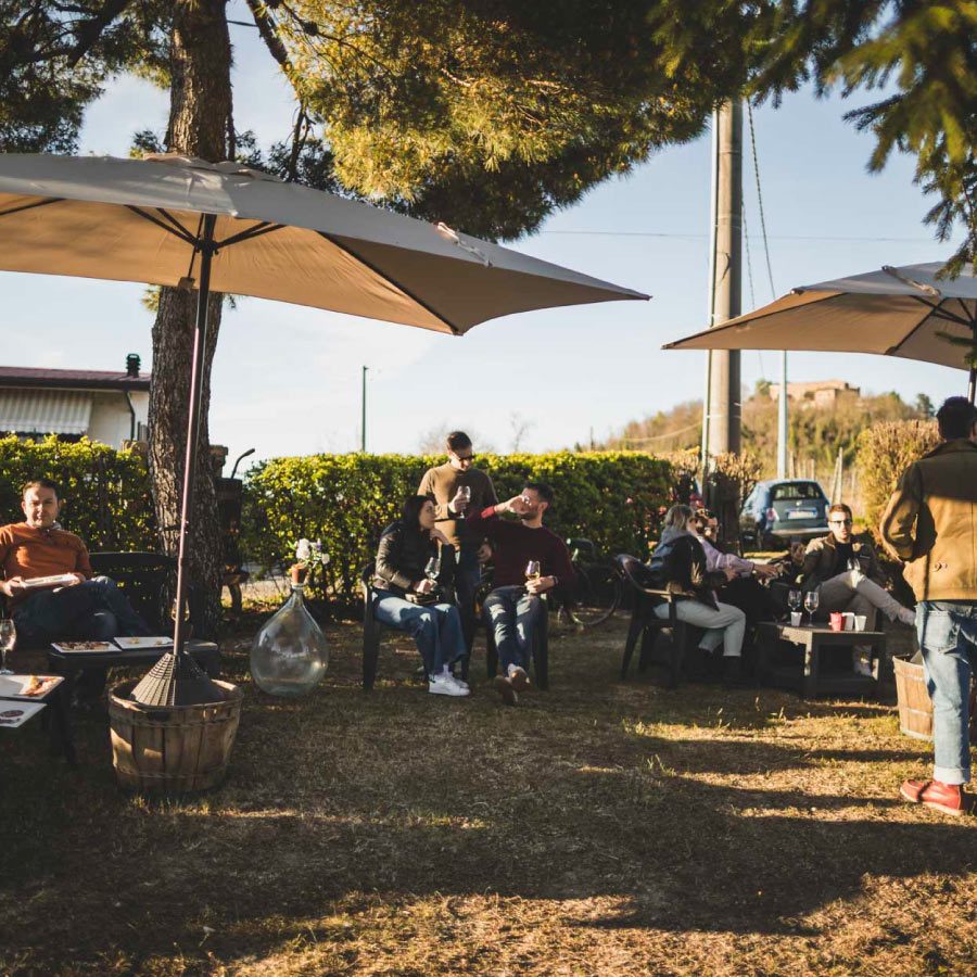 Degustazioni e Visite in Cantina - Azienda Agricola Dezza 1890 - Produttori di Vino in Oltrepò Pavese