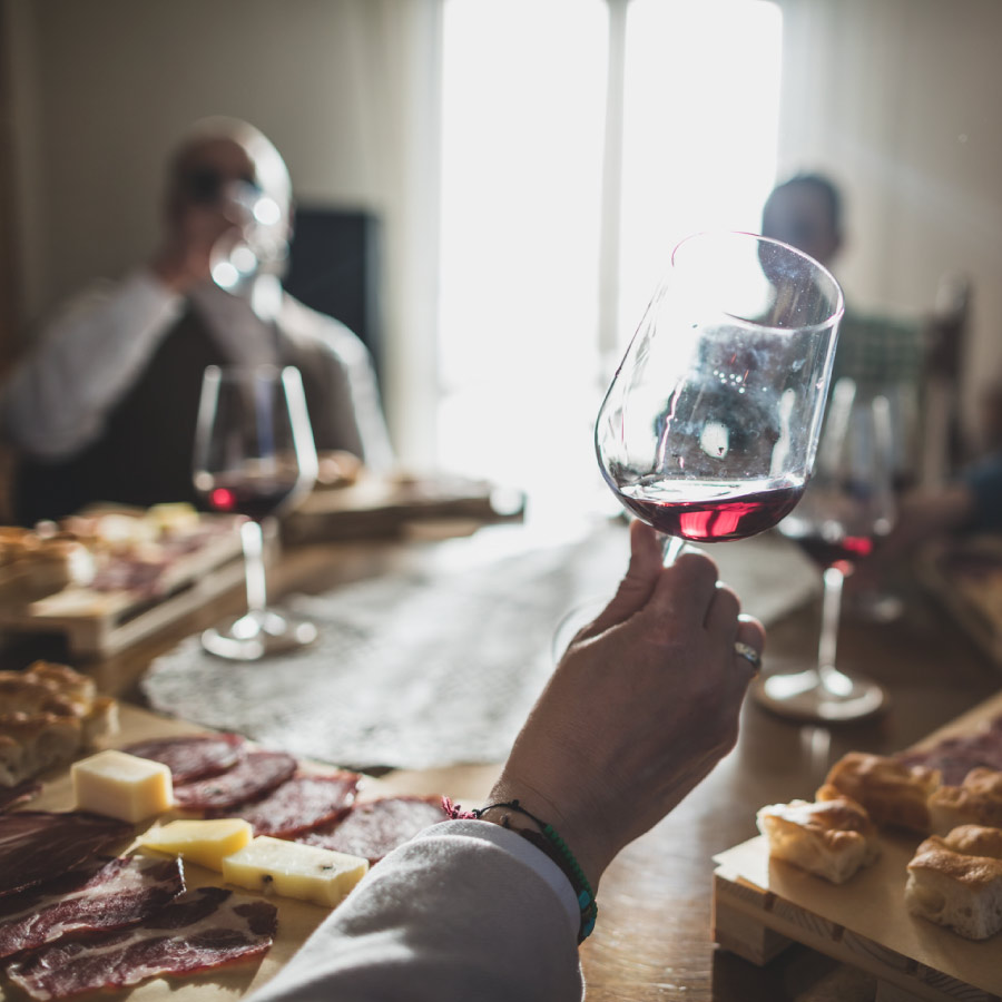 Visite in Cantina - Azienda Agricola Dezza 1890 - Produttori di Vino in Oltrepò Pavese